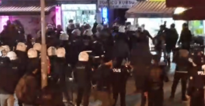 Kadıköy’de ‘intihar’ protestosuna polis müdahalesi!
