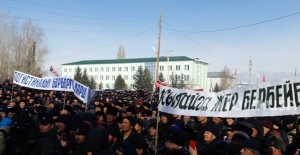 Kırgızistan'da Çinli Şirkete karşı protesto: "Çin'e yer vermeyeceğiz!.."