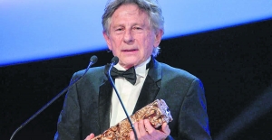 Fransa’nın Oscar’ını alan ünlü yönetmen Polanski törende protesto edildi