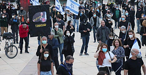 Tel Aviv’de yüzlerce kişi Netanyahu’yu protesto etti