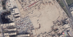 Çin, Doğu Türkistan'daki türbe ve mezarlığı yok ederek, yerine otopark yaptı