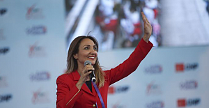 CHP'nin Kadın Kolları Genel Başkanı Aylin Nazlıaka oldu
