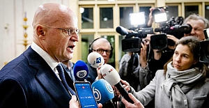 Hollanda Adalet Bakanı'na 390 euroluk korona cezası