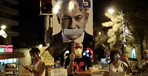 İsrail’de Kovid-19 karantinasına rağmen Netanyahu karıştı gösteriye binlerce kişi katıldı