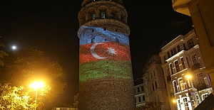 Galata Kulesi'nde Azerbaycan Bayrağı