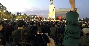 Kırgızistan'daki protestocular Eski Cumhurbaşkanı Atambayev'i cezaevinden çıkardılar!