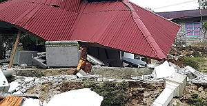 Endonezya'da 6.2 büyüklüğünde deprem: 3 ölü, 24 yaralı, 2 bin kişi tahliye edildi