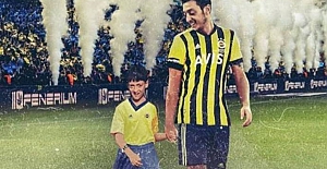 Mesut Özil Fenerbahçe formasıyla sosyal medyada boy gösterdi