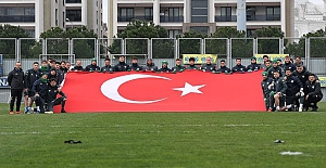 Bursasporlu Futbolcular Çanakkale Şehitlerini Unutmadılar