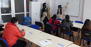 Yıldırım'da gençlere ücretsiz üniversiteye hazırlık kursları devam ediyor