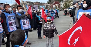 Doğu Türkistanlılar İstanbul'daki aile nöbetine yeniden başladı