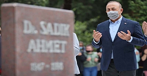 Çavuşoğlu, Batı Trakya Türklerinin lideri Dr. Sadık Ahmet’in mezarını ziyaret etti
