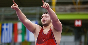 Türk Güreşçi Muhammed Hamza Bakır, Rusya'daki Dünya Gençler Güreş Şampiyonası'nda Altın Madalya Kazandı