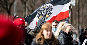 Alman aşırı sağcılar yurt dışındaki korona gösterilerinde