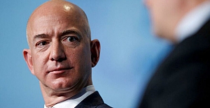 Jeff Bezos’un yatına çürük yumurta atma etkinliği