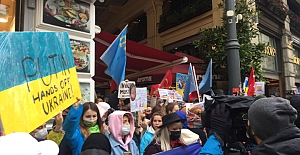 Rusya'nın İstanbul Konsolosluğu önünde Rusya'nın Ukrayna'ya saldırısı protesto edildi