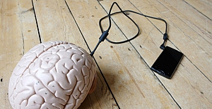 Telefonlar akıllandıkça beynimiz aptallaşıyor mu?