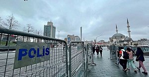 "8 Mart Feminist Gece Yürüyüşü" öncesi Taksim Meydanı bariyerlerle çevrildi, metro istasyonu kapatıldı
