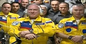 Rus kozmonotlar Uluslararası Uzay İstasyonu'na Ukrayna renkleriyle girdi
