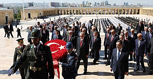Liderler bir araya geldiler ve Devlet erkanı, 30 Ağustos Zafer Bayramı'nda Anıtkabir’i ziyaret ettiler