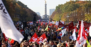 Almanya’da binlerce kişi 'adil paylaşım' talebiyle sokaklara çıktı