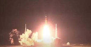 50 yıl sonra yeniden Ay'a yolculuk: NASA, en güçlü roketi Artemis'i başarıyla fırlattı