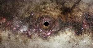 Evrenin en büyük kara deliklerinden biri keşfedildi: Saniyede Dünya büyüklüğünde alan yutuyor