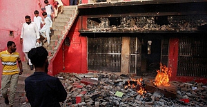 Pakistan'da 'Kuran yırttılar' söylentisi sonrası kiliseler yakıldı, 100'den fazla kişi gözaltına alındı