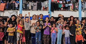 Gazzeli çocukları savaşın travmalarından uzaklaştırmak için "psikolojik rahatlama" seansları yapılıyor