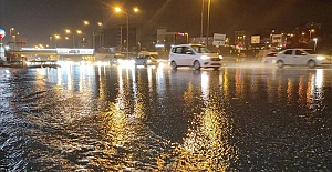 İstanbul’da beklenen sağanak yağışlar başladı
