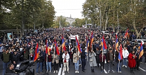 Ermenistan’da binlerce kişi Paşinyan'ın istifasını istedi; Erivan ve Bakü Almatı’da görüşecek
