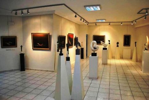 Semra Sancak ile Fırça Sanat Galerisi'ndeyiz.