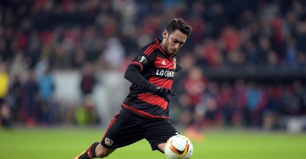 Hakan Çalhanoğlu Almanya’da haftanın futbolcusu
