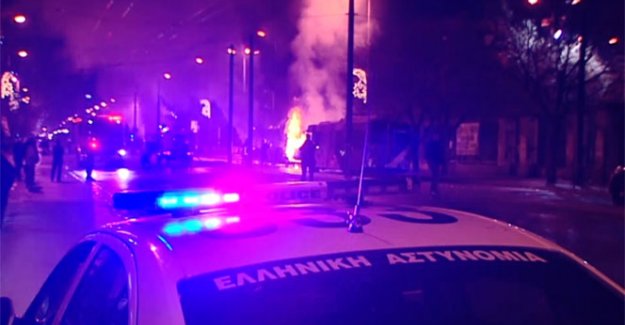 Atina’da troleybüse molotoflu saldırı