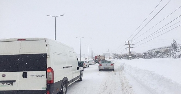 Karacabey-Bandırma yolu trafiğe kapandı