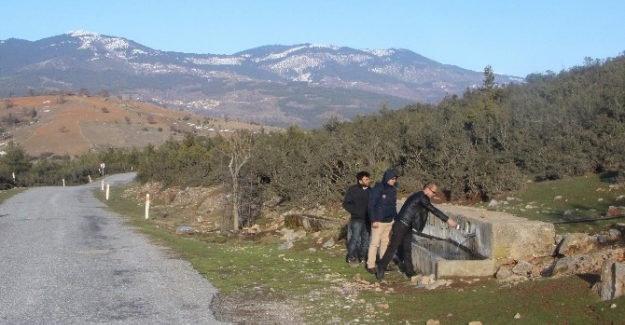 Bu çeşmeden su içen şifa buluyor