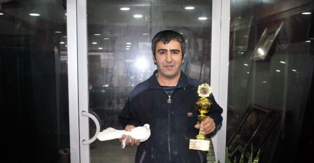 Mudanya'lı esnaf taklacı güvercinle ödül kazandı