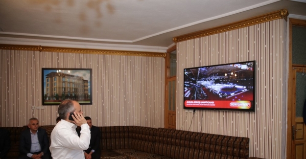 Bakan Çağatay Kılıç, Taha Akgül’ün şampiyonluk maçını izledi