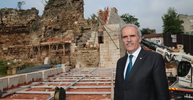 Bursa Surlarının önemli kapısı olan "Zindan Kapı" gün yüzüne çıkıyor