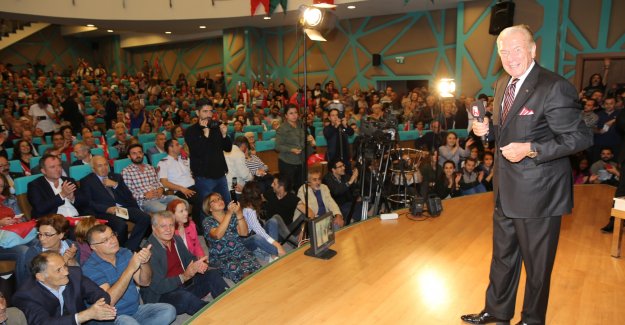 Uğur Dündar; "Ölmeden önce mutlaka Nilüfer'i görün"  