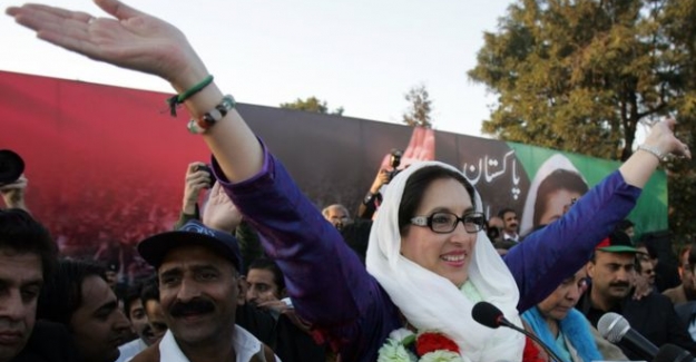 Pakistan'da Benazir Butto suikastının üstü nasıl örtüldü?