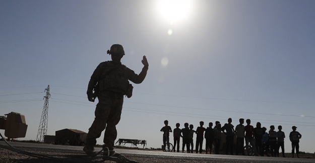 Rakkalı milislerden ABD üssüne saldırı