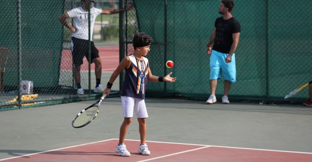 Tenis tutkunları Bursa'da buluşuyor