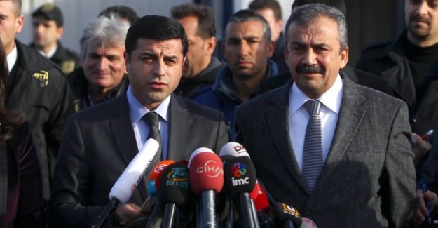 Selahattin Demirtaş'a 4 yıl 8 ay; Sırrı Süreyya Önder'e 3 yıl 6 ay hapis cezası
