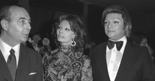 Zeki Müren mezarı başında dualarla anıldı