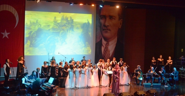 Sunay Akın'ın “Bir Cumhuriyet Hikayesi” Bursalılarla buluştu