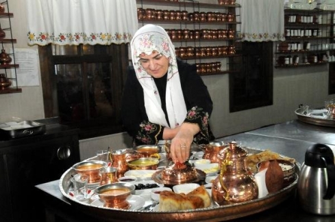 Bursa Saitabat Köyünde dernekleşen köy kadınları bin kişiye istihdam sağladı