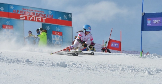 Uludağ'daki heyecanlı 'Kayak Yarışları'na Erzurum damgası