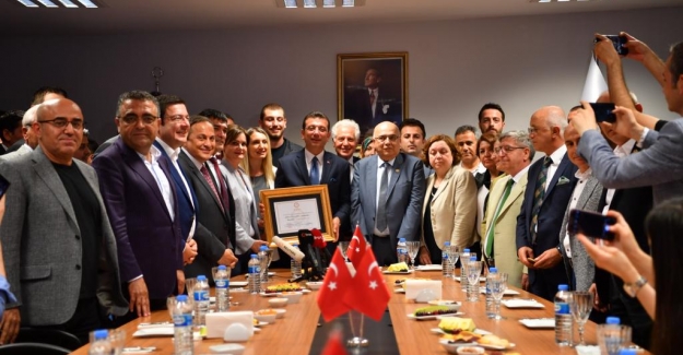 İBB Başkanı Ekrem İmamoğlu, mazbatasına ikinci kez aldı