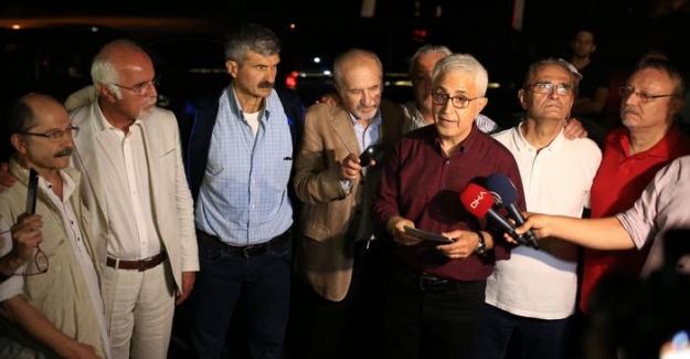 Cumhuriyet 5 eski çalışanı: Biz tahliye olduk ama hukuksuzluk sürüyor